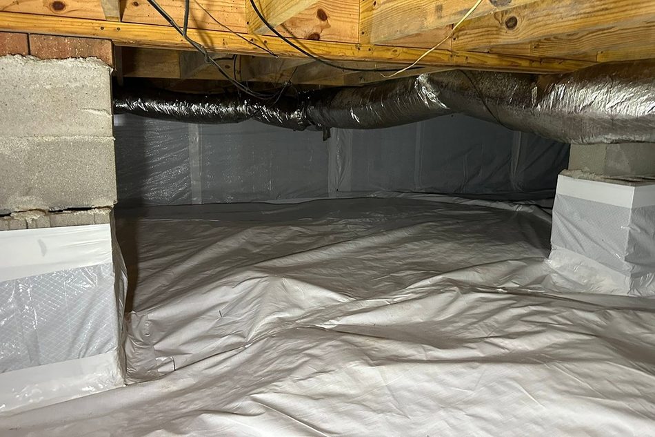 Encapsulated crawlspace with a sealed vapor barrier